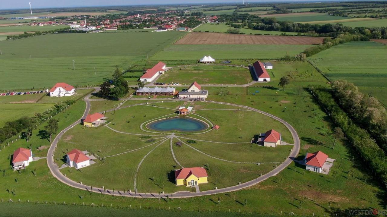 Chalets Franciska Major, Pro Village Sopronkovesd Экстерьер фото